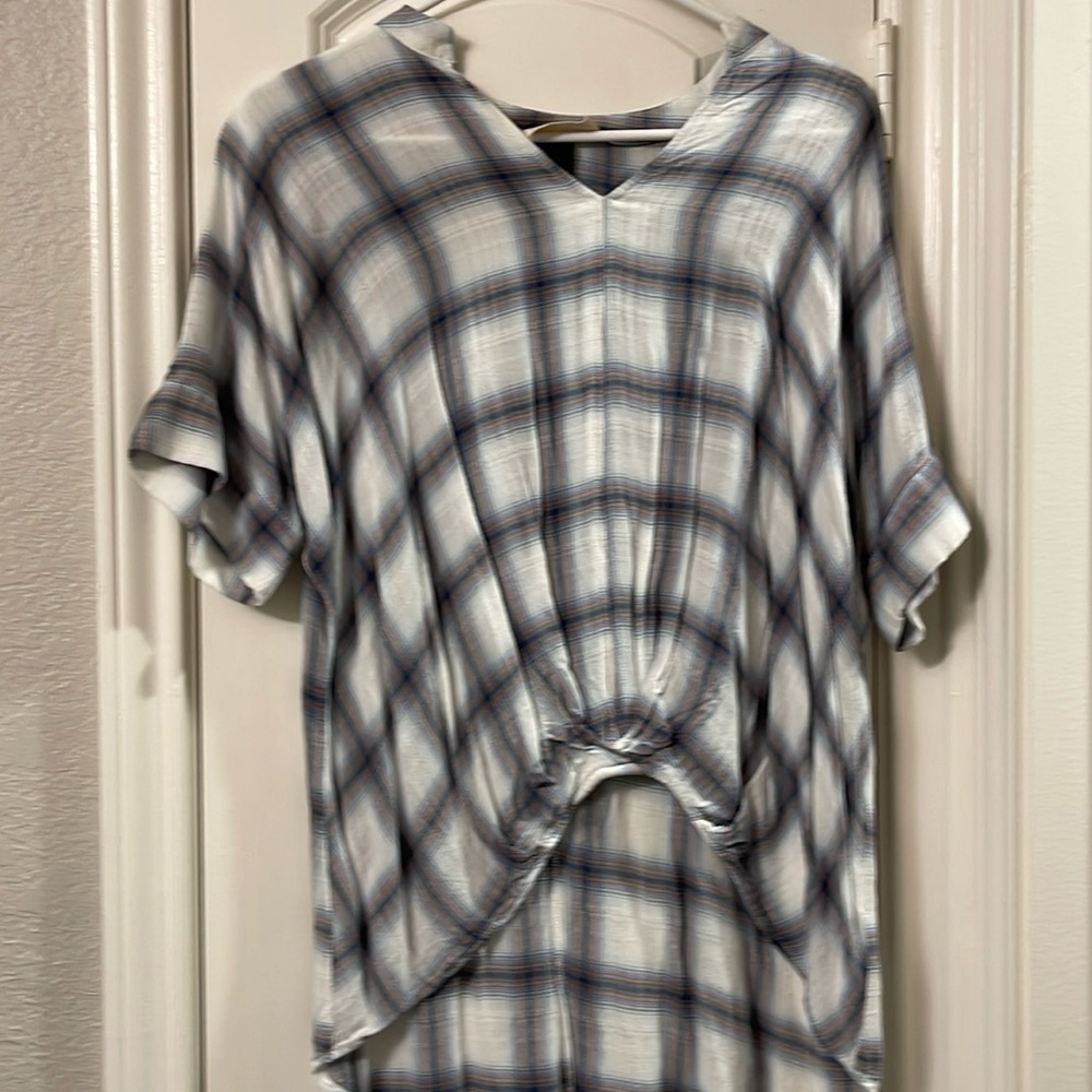 Cute high low blouse women’s size S